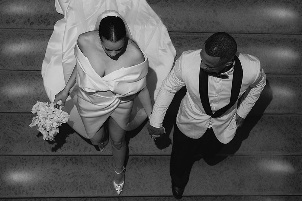 Bride in an elegant second look on a staircase – a look transformation for dinner and the evening celebration.