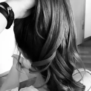 Etwa 75% der Zeit investiere ich in die perfekte #Haarvorbereitung, erst dann wird #gesteckt. Ich liebe es, wenn ich #widerspenstigeshaar in #Seide verwandeln konnte 😍  #haarglanz #hairprep #bridalstyle #bridalstylist #mua #professionalhairstylist #hairpreparation #curls #curlscurlscurls #lockigehaare #ghdhair #lockenstabmachtsmöglich #frizzyhair #fromfrizzytosmooth #sprungkraft #bridalhairstyle #brautfrisur #brautstyling #brautstylistaugsburg #thierhaupten