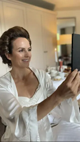 Ein Brautstyling sollte dich nicht in jemand anderen verwandeln.
Er sollte deine wahrhaftige Schönheit zum Strahlen bringen.  Für Laura entstand ein Brautlook, der bleibt – in Bild, Gefühl und Erinnerung.  It’s Time To Feel Iconic.  —  A bridal look should never transform you into someone else.
It should make your true beauty shine.  For Laura, I created a bridal look that remains – in images, emotions and memories.  It’s Time To Feel Iconic.  #BridalTransformation #Brautstyling #BridalHairAndMakeup #SecondSkinMakeup #TanjaNaumannBeauty